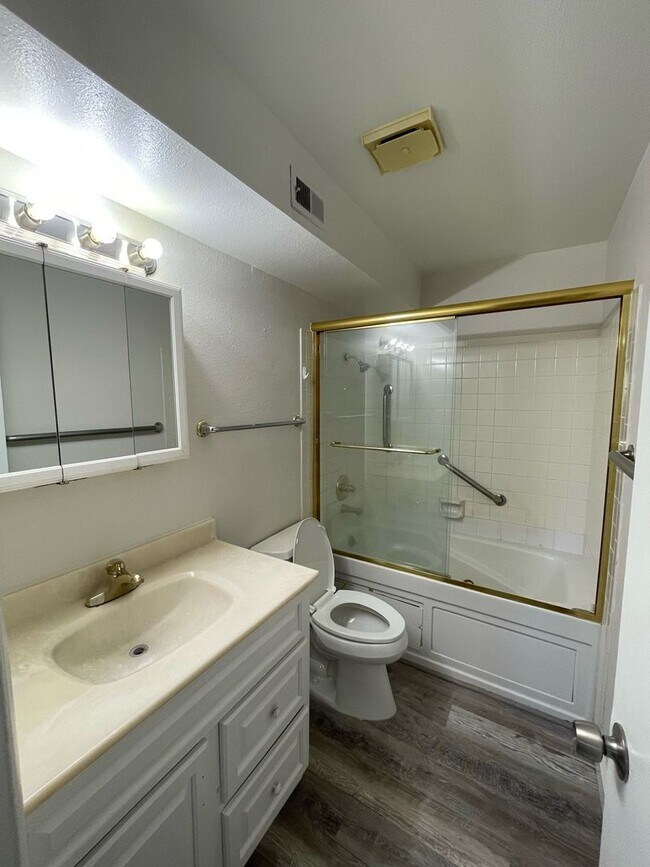 Photo - Spacious 3BD/ 2BA Apartment! Westminster, ... Unit 25-201