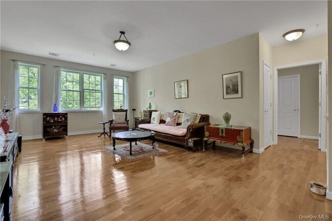 Photo - 77 Quaker Ave Unidad 105