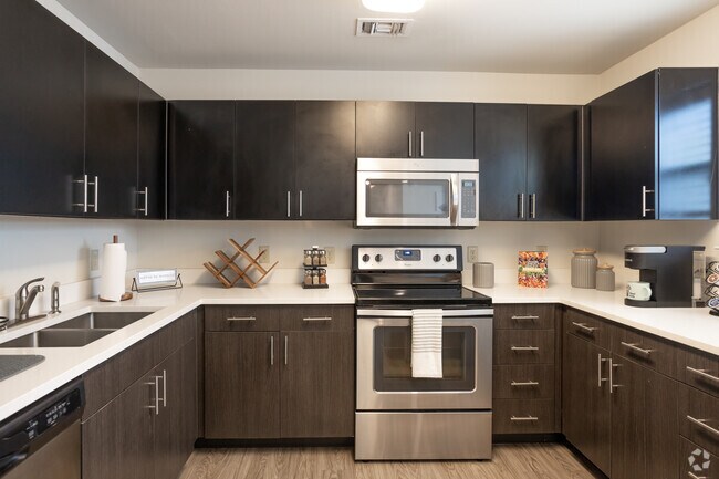 4HAB, 3BA- 1584 - Yugo Austin Corner