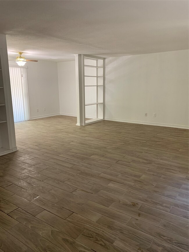 Photo - 5625 Antoine Dr Unidad 814