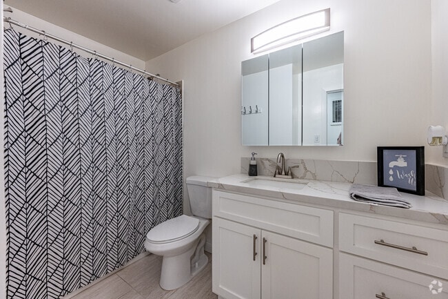 2BR, 1BA - 1,000SF - Bathroom