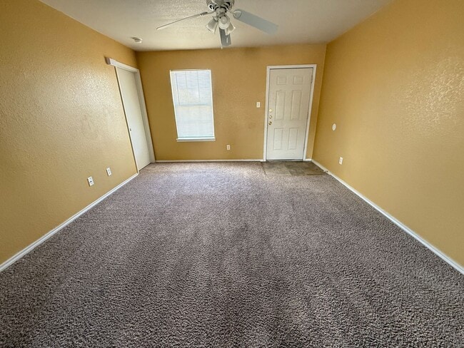 Photo - 403 Creek St Unidad D