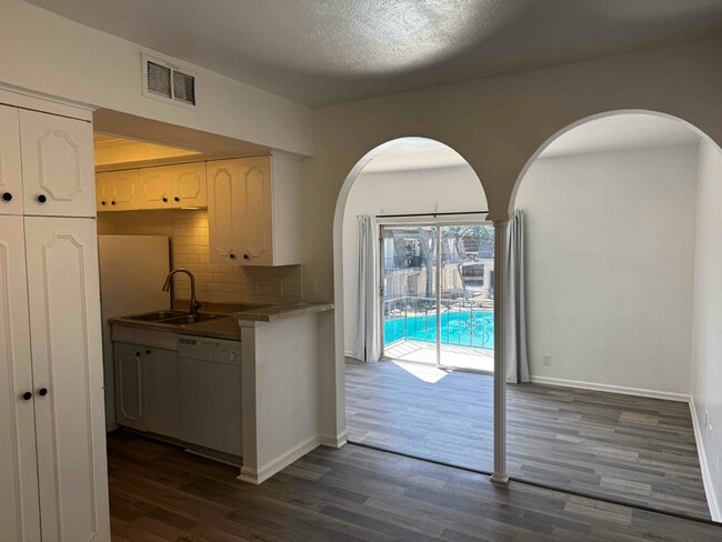 Photo - 170 De Chantle Rd Unidad 404