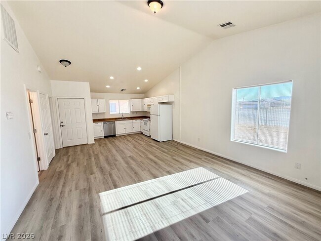 Photo - 1070 S Potro Ave