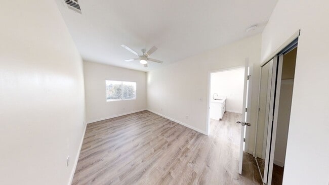 Photo - 4BD/2BA, Balcony Views!!