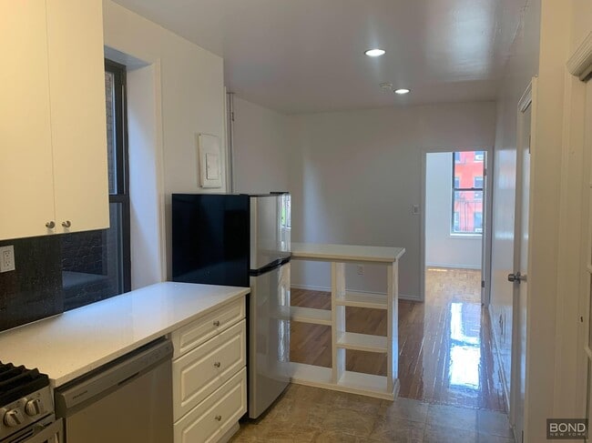 Building Photo - 717 9th Ave Unit 2B Rental
