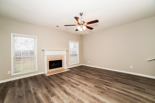 Photo - 1610 Silver Oak Dr