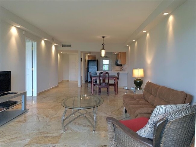 Photo - 2950 N Palm Aire Dr Unit 305