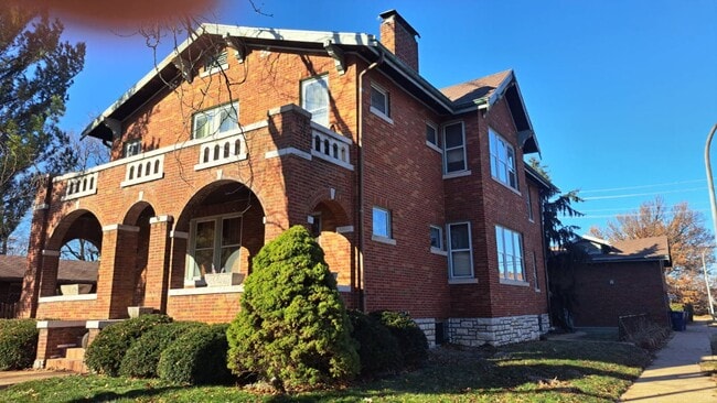 Photo - 5301 S Broadway