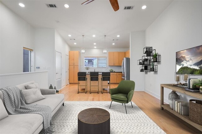Building Photo - 1702 S Lamar Blvd Unit 22