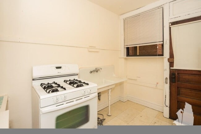 Photo - 4846 N Rockwell St Unit 3