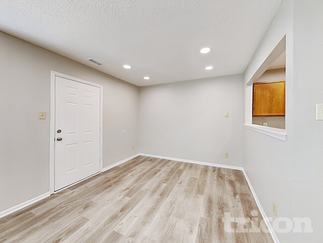 Photo - 631 Fern St