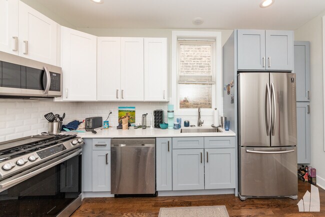 Photo - 2145 W Webster Ave Unidad 3