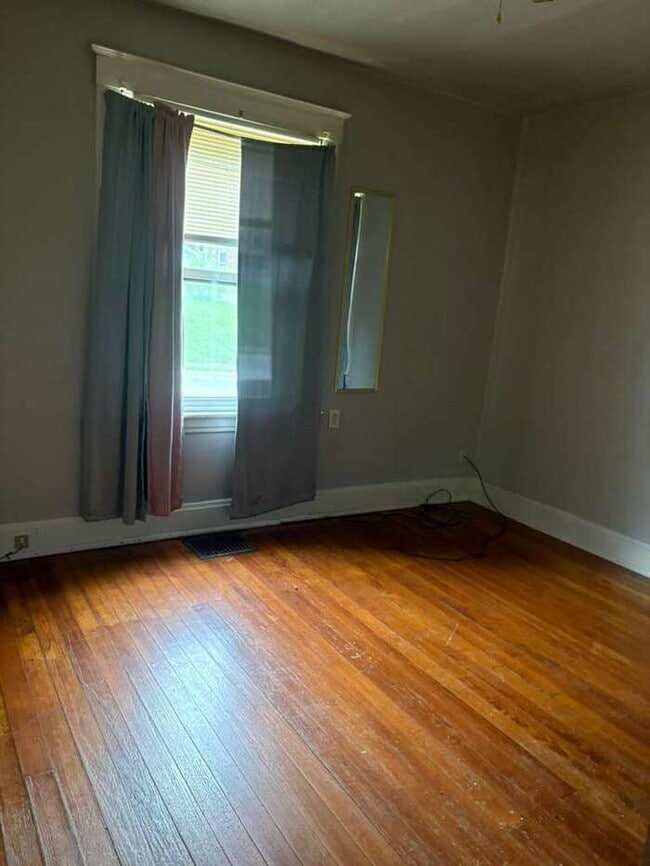 Photo - 1559 Ambrose Ave