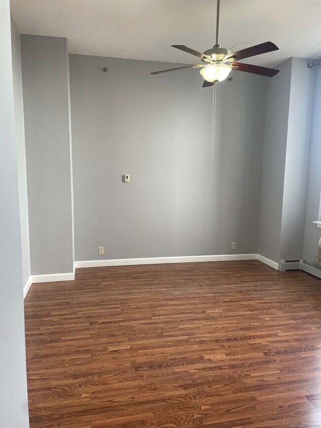 Photo - 124 Court St Unidad 1103