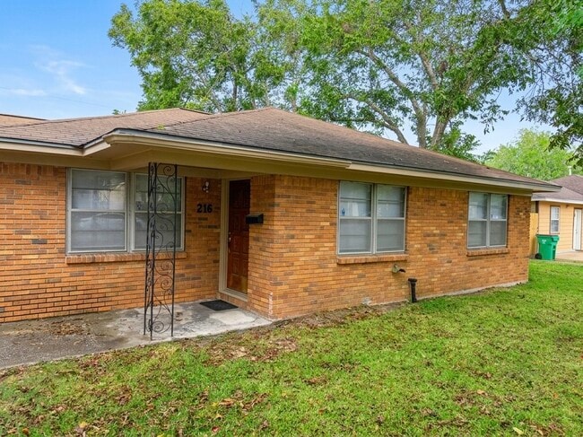 Photo - 216 Schilling Ave