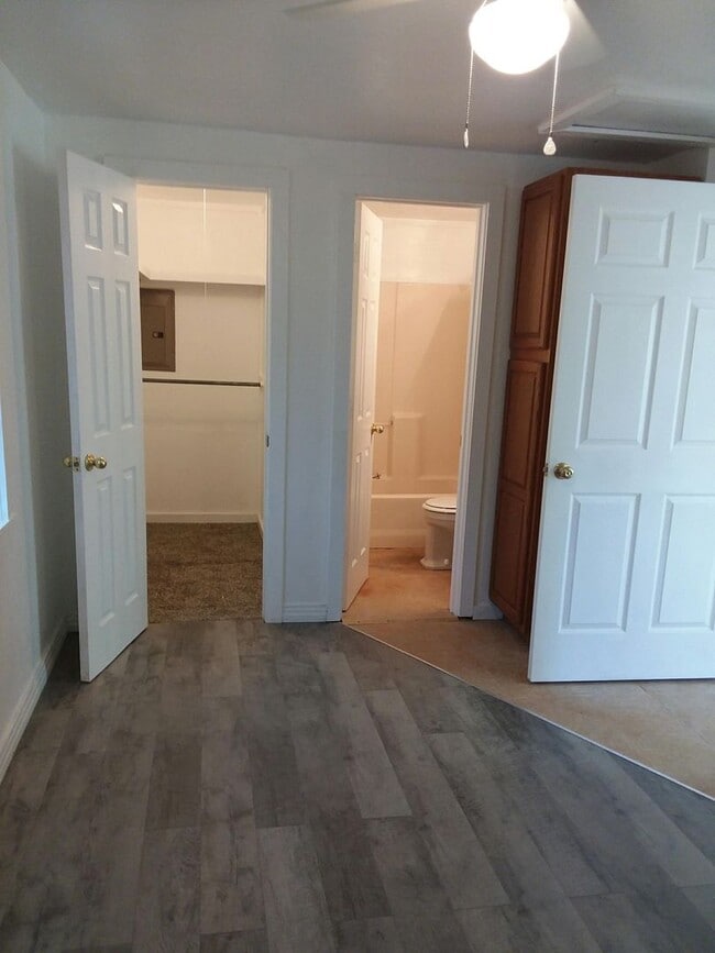 Building Photo - 4001 S Van Buren St Unit B