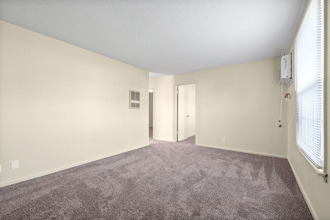 Photo - Tandy Drive-122 Unit 122B