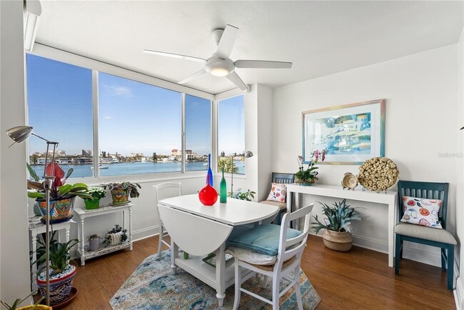 Photo - 644 Island Way Unit 304