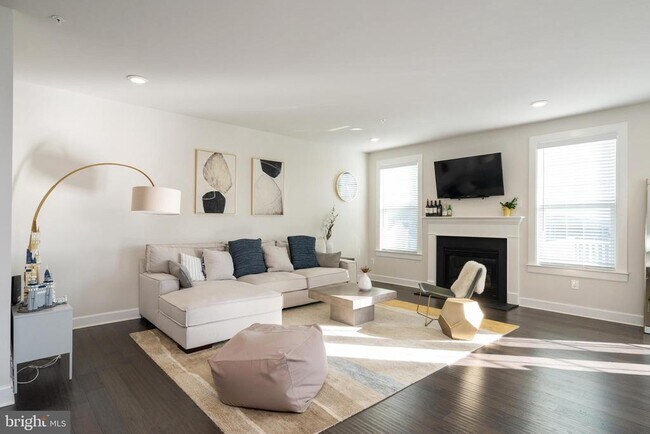 Photo - 700 Quarry Point Rd