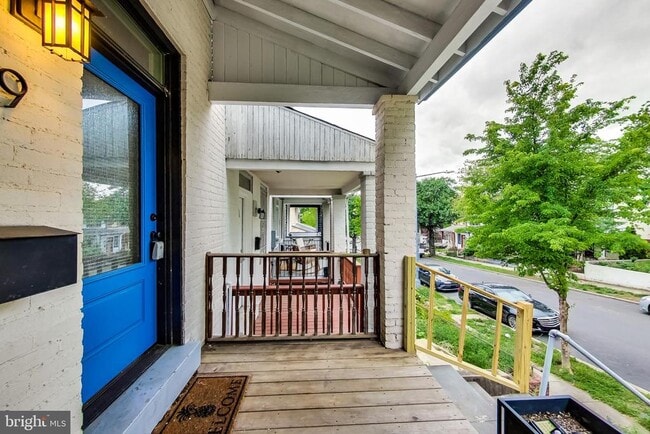 Photo - 1749 L St NE