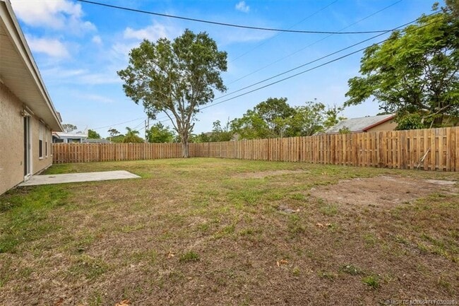 Photo - 517 SW College Park Rd