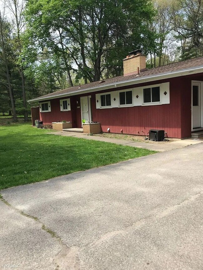 Photo - Inviting ranch situated in desirable North Ann Arbor