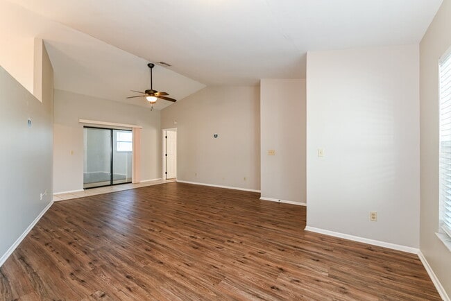 Photo - 18507 Eastshore Dr