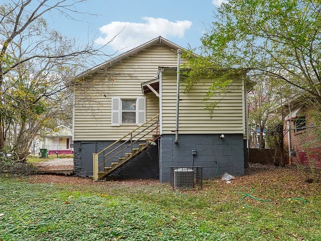 Photo - 562 Grant St SW