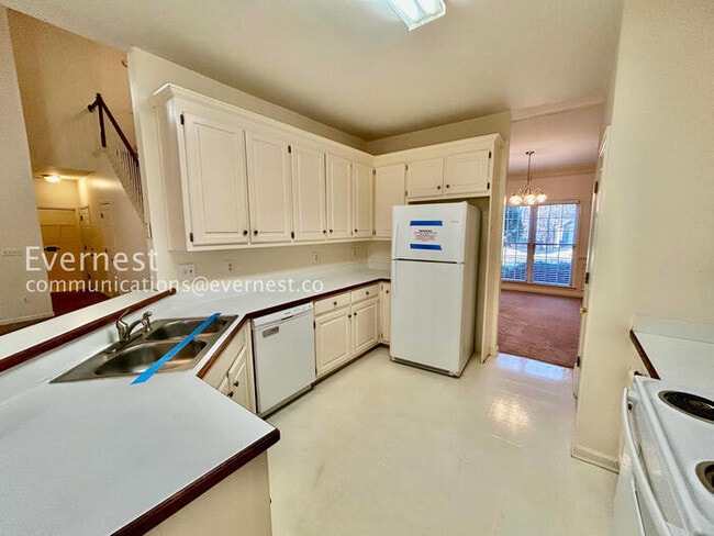 Photo - 1660 Cheshire Ct NW