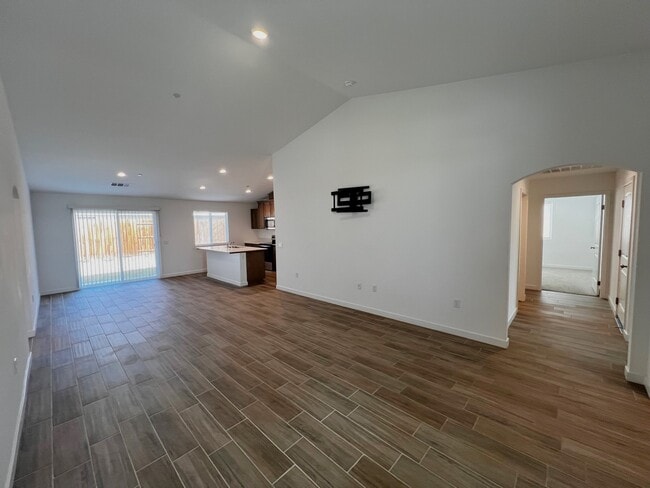 Photo - 812 Beaconsfield Ct