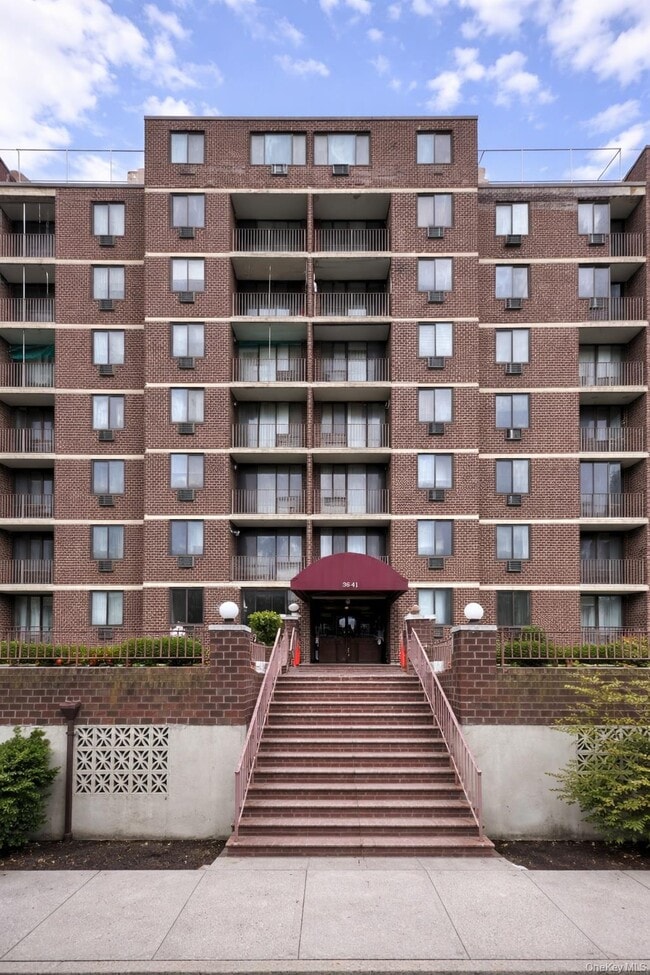 Building Photo - 36-41 Union St Unit 2B