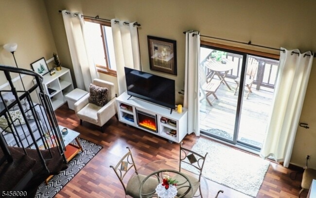 Photo - 12 Stonehill Dr