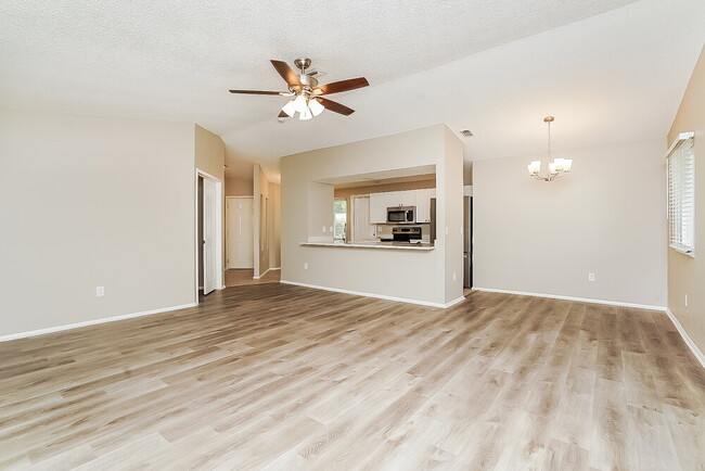 Photo - 633 Timber Bay Cir W