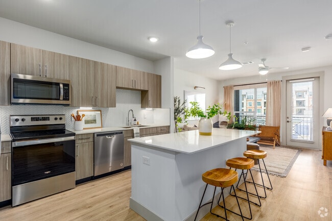 1BR, 1BA - 747SF