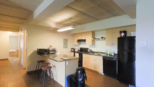 Photo - 321 Lester St