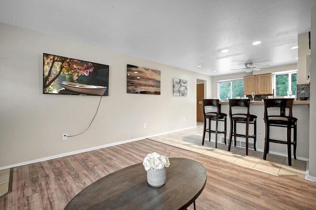 Photo - 4620 Holland St