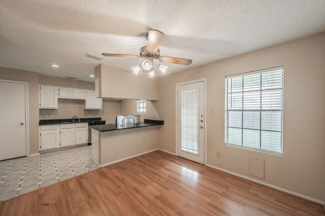 Photo - Excellent 3 bedroom in Legacy West