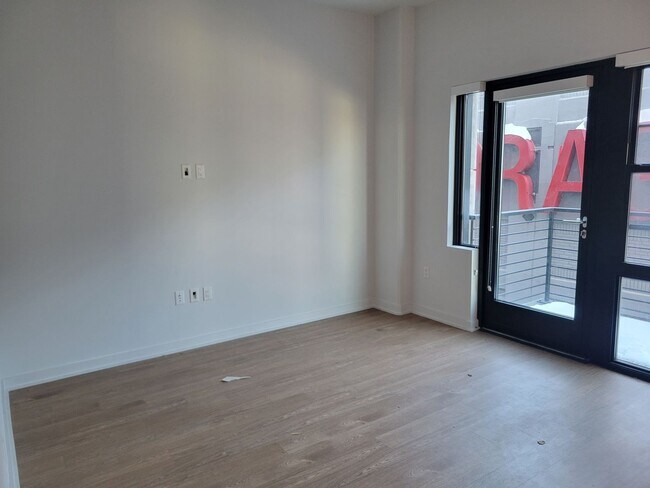 Photo - Charming Studio with an Office Space/1 BA ...