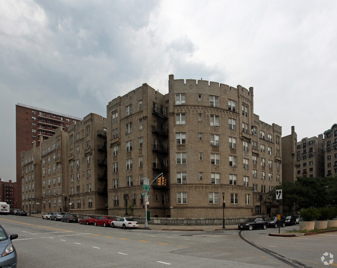 765 Riverside Dr - 765 Riverside Dr