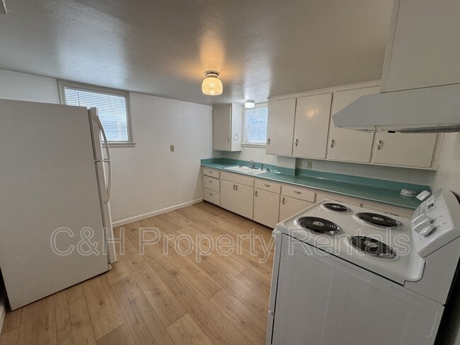 Photo - 841 1/2 Cook Avenue