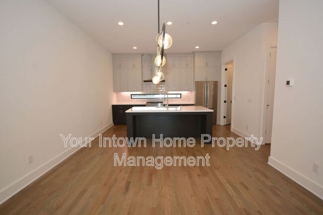 Photo - 550 N Highland Ave NE