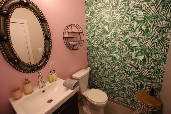 Building Photo - 709 Jackson Unit 201 Rental