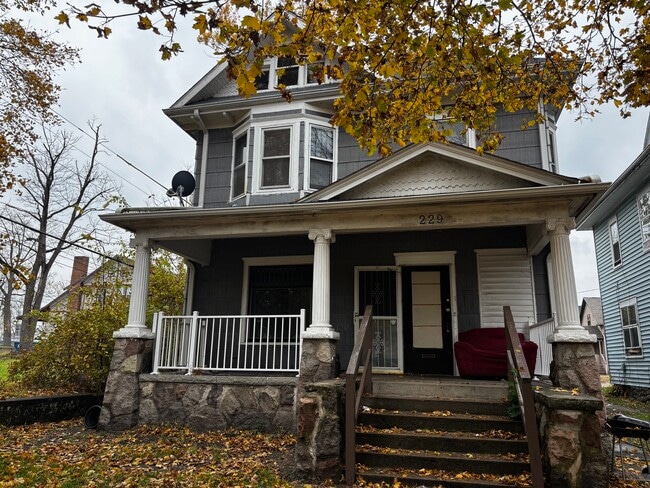 Building Photo - 229 N Washington Ave Unit 1