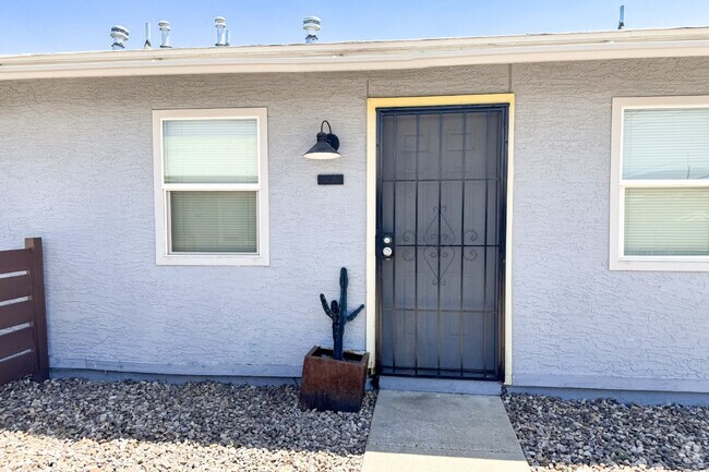 Building Photo - Charming 2BR/1BA Apartment - Convenient Lo... Unit 1