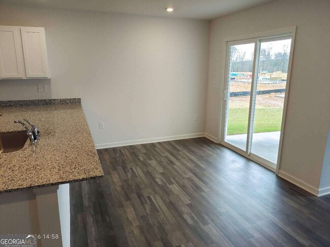 Photo - 122 Oxford Ln