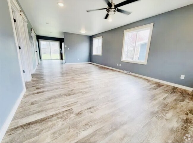 Building Photo - 1451 Westview Dr Rental
