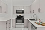 2BR, 2BA - 905SF - Kitchen