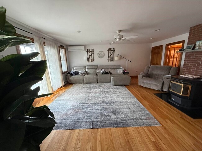 Photo - 116 Hilliard Rd