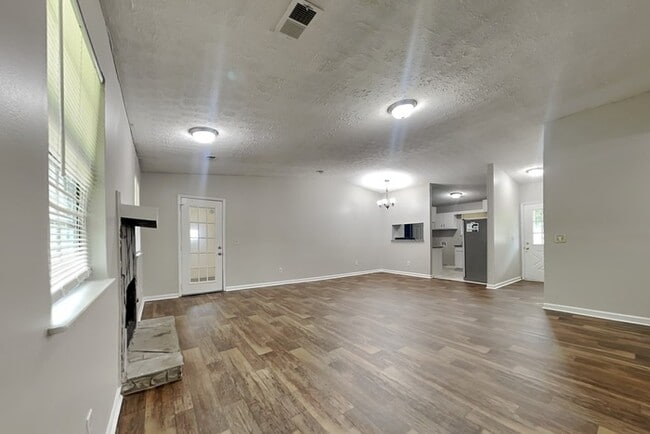 Photo - 2093 Drake Ct